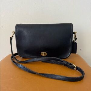 Vintage 90’s Coach Pocket Purse ‎ Leather Shoulder Bag